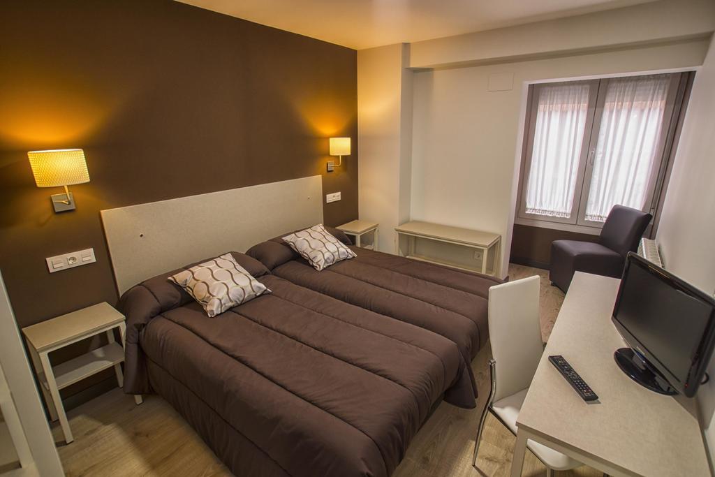 Hostal Elvira Aranda de Duero Room photo