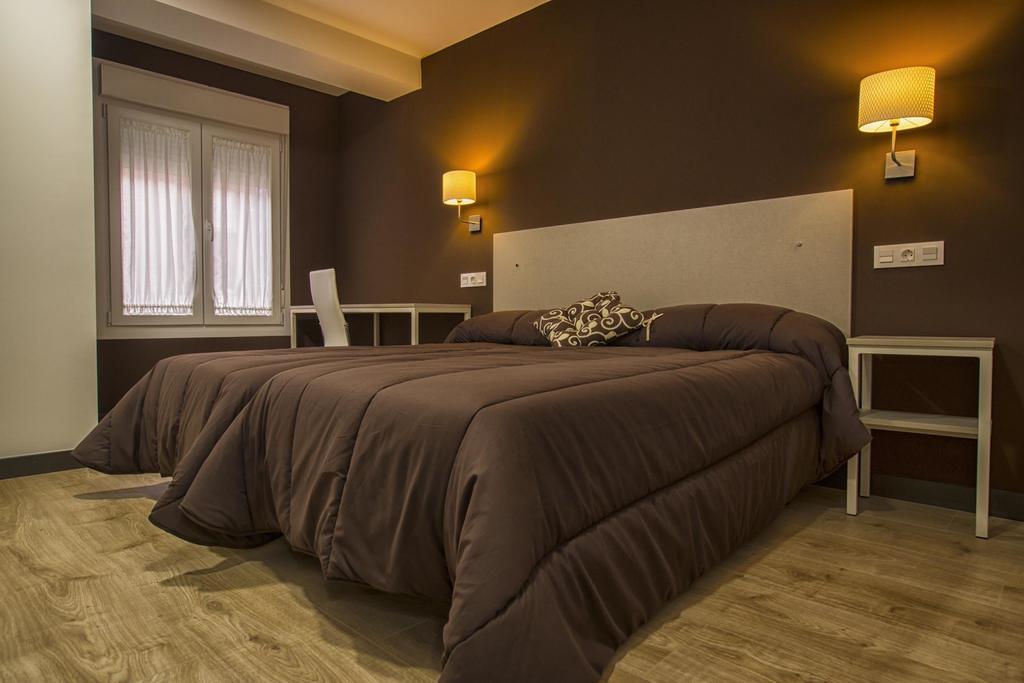 Hostal Elvira Aranda de Duero Room photo